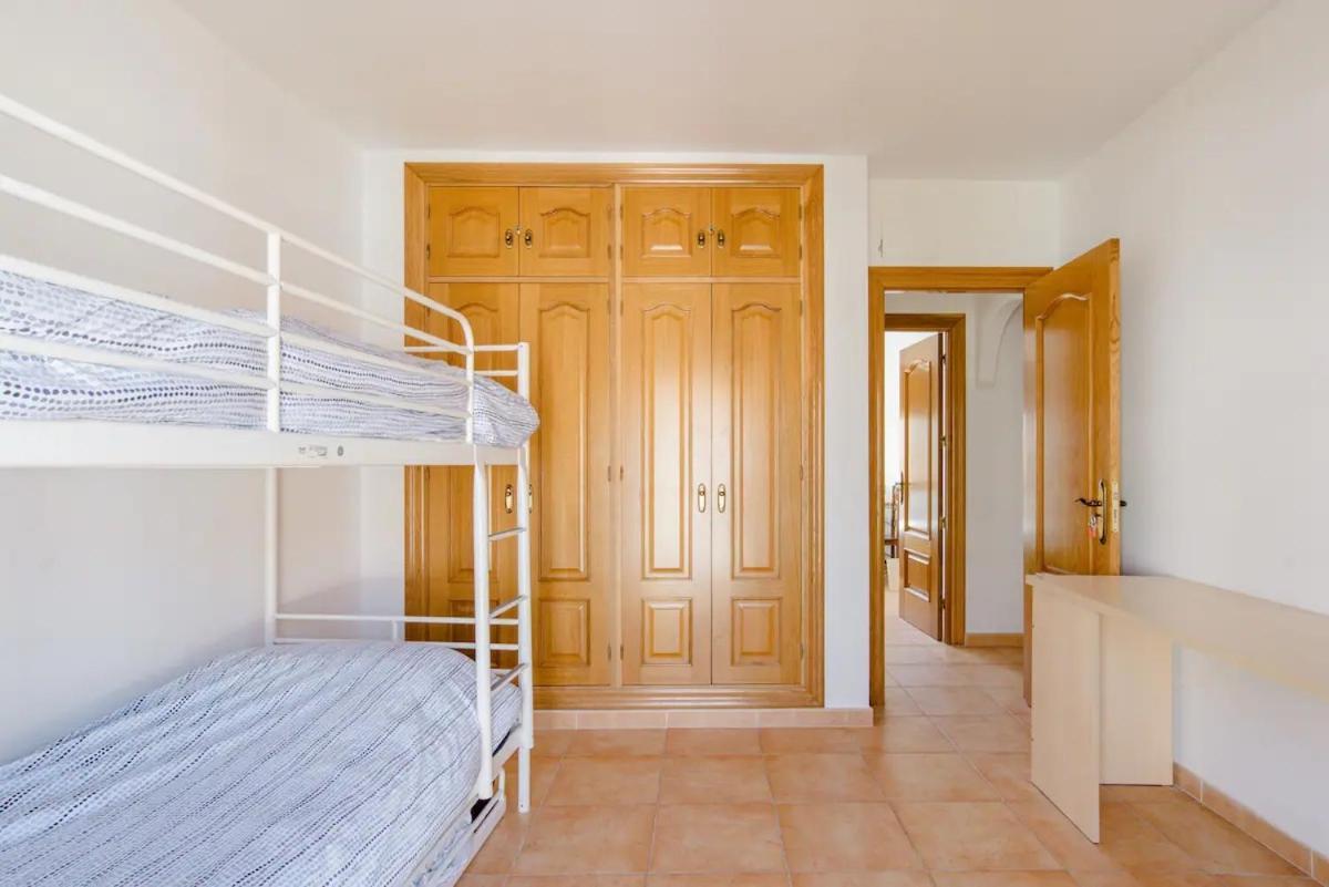 Habitacion En Casa Vacacional Фуэнхирола Экстерьер фото